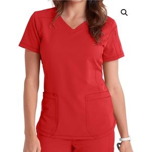 Dynamix by Dickies Women’s 3 Pocket Curved Hemline Scrub Top